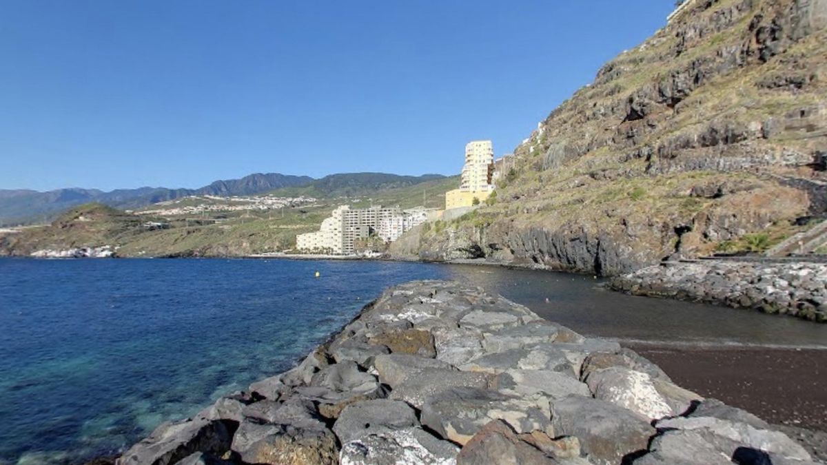 Radazul alerta del riesgo para los bañistas tras años de espera por el nuevo balizamiento de la playa