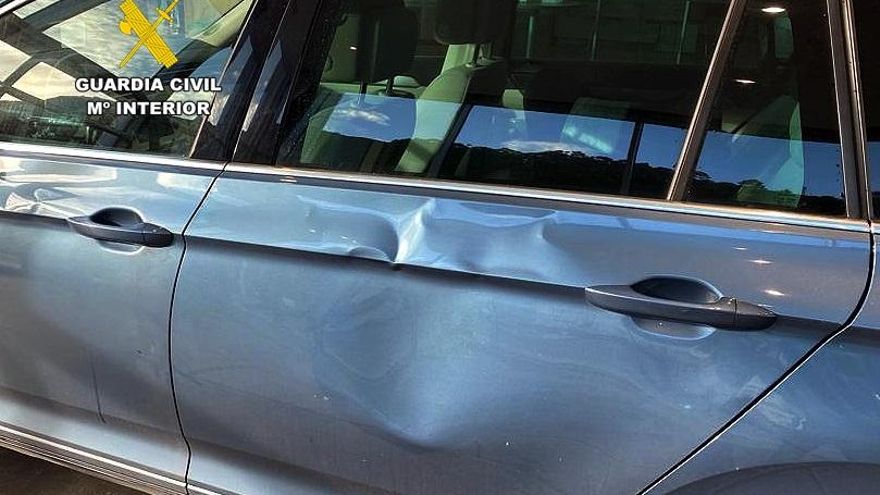 Vehículo abollado en el incidente.