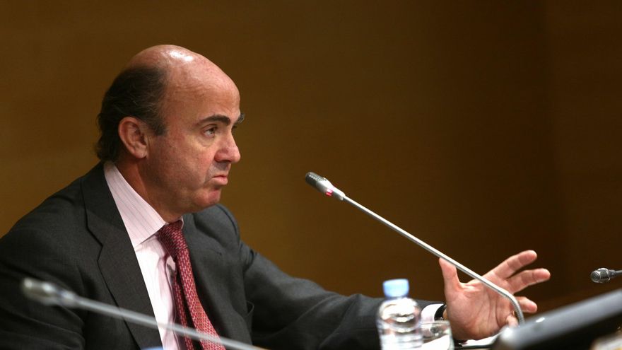 De Guindos dice que la economía española ha tocado fondo este trimestre y que mejorará el próximo