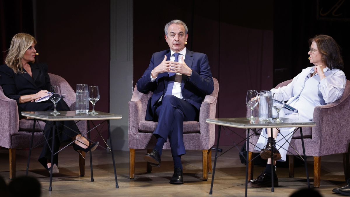 Zapatero dice que no le sorprenden las alabanzas de Juan Carlos I a Franco y desvela que le notó "incómodo" con la ley de memoria