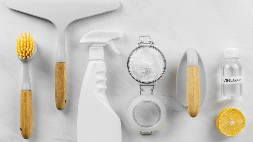 Productos de limpieza ecológicos con vinagre y bicarbonato de sodio