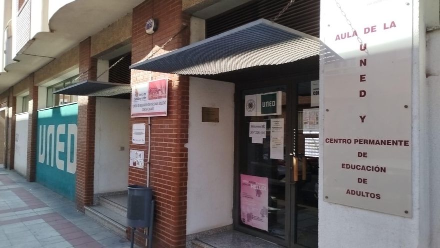 El Ayuntamiento de San Andrés se ve obligado a reubicar la UNED y el Centro de Adultos por no pagar la luz