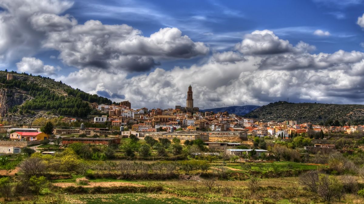 En Castellón está el único lugar de España donde los humanos conviven con cabras 'voladoras'