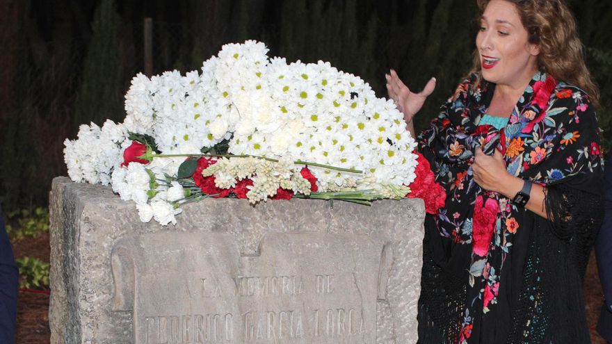 La lluvia desluce el homenaje de Granada a Lorca en el 89 aniversario de su asesinato