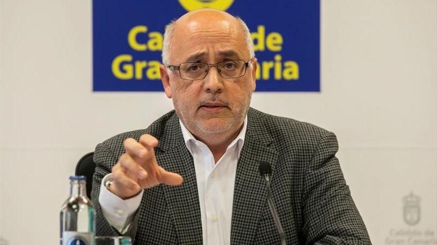 El presidente del Cabildo de Gran Canaria se une a la petición de que la subvención a guaguas y tranvía sea del 100%