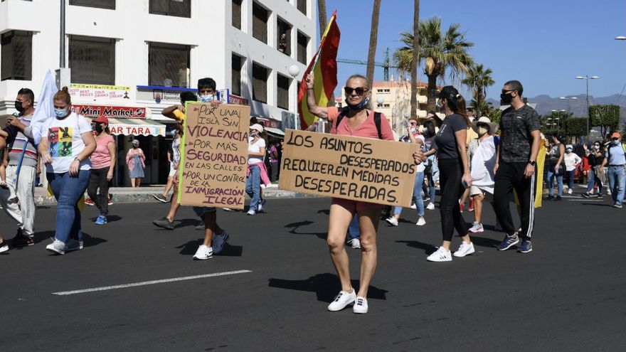 Vecinos se manifiestan al sur de Gran Canaria contra la gestión migratoria