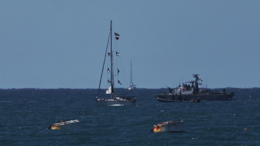 Un buque de la Flotilla Global Sumud llegando al puerto de Ashdod tras ser interceptado por Israel.