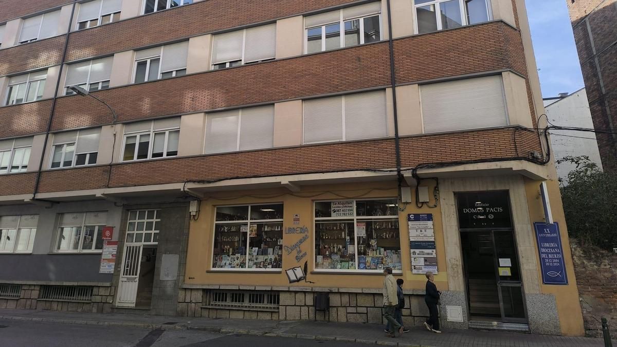 Edificio del Domus Pacis de Ponferrada, que fue durante años sede de la Escuela Universitaria del Profesorado de EGB La Inmaculada.