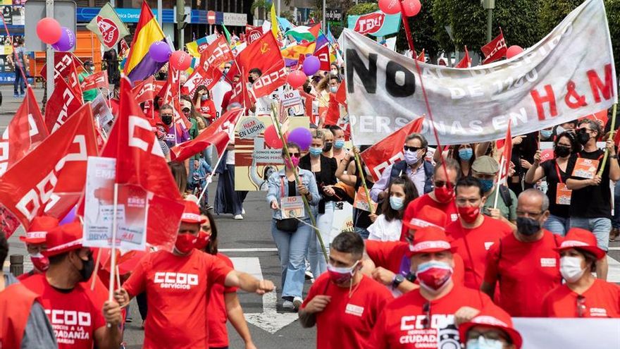Manifestación celebrada este sábado en Las Palmas de Gran Canaria con motivo del Primero de Mayo, Día Internacional del Trabajador. EFE/Quique Curbelo