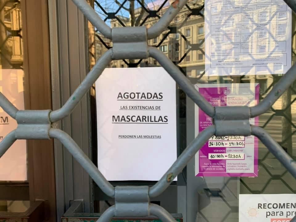Cartel que indica que se han agotado las mascarillas