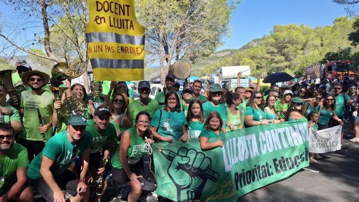"La Volta enceta la revolta": la comunidad educativa valenciana retoma las movilizaciones coincidiendo con el paso de La Vuelta