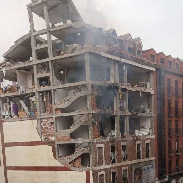 Destrozos en el edificio que se ha derrumbado tras la explosión en Madrid