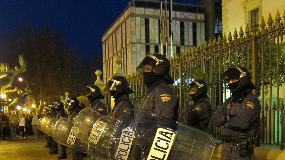 Los policías también anuncian concentraciones contra el Gobierno y arremeten contra la clase política