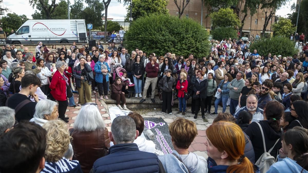 Concentración por el asesinato de una mujer en la Fuensanta