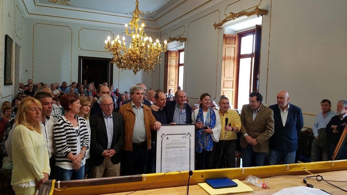 Autoridades y asistentes al encuentro organizado por AMA.