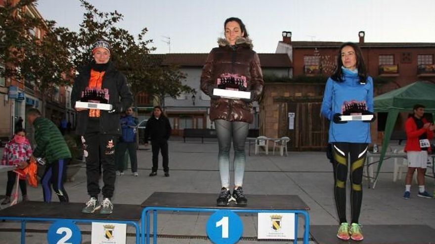 El podio femenimo de la prueba de hoy en Valencia de Don Juan.