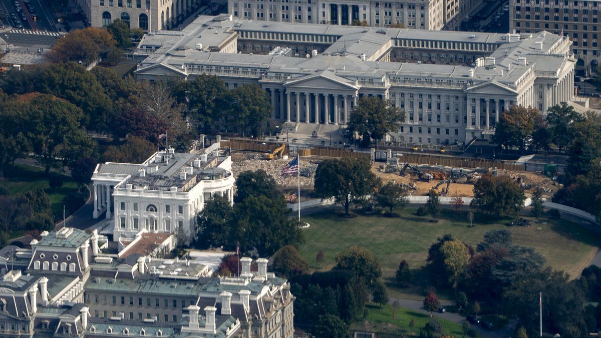 Vista aérea de la demolición del Ala Este de la Casa Blanca, el 26 de octubre de 2025.