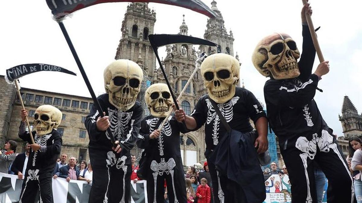 Los vecinos que luchan contra la mina de Touro, tras las advertencias del Icomos: "Es incompatible con el Camino de Santiago"