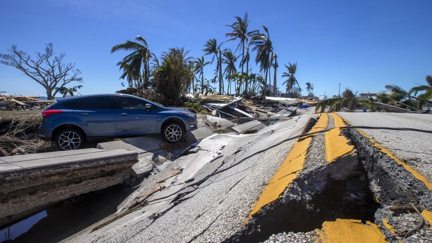 Vista de los destrozos ocasionados por el paso del huracán Ian en la Isla de Matlacha, Florida (EE.UU.), este 30 de septiembre de 2022. EFE/EPA/Cristobal Herrera-Ulashkevich