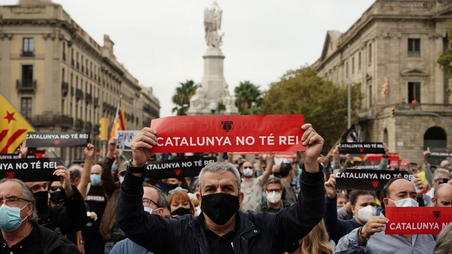 Felipe VI, recibido en Barcelona entre protestas de independentistas: "Los Borbones, a los tribunales"