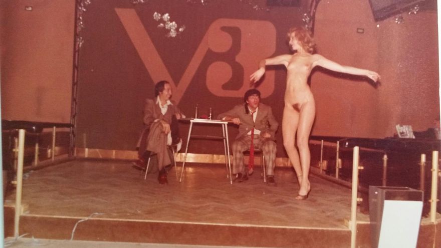 Escena con desnudo de la obra de café-teatro 'El Kung-fu...so', que Pardo y su compañía pasearon por España durante más de 9 años