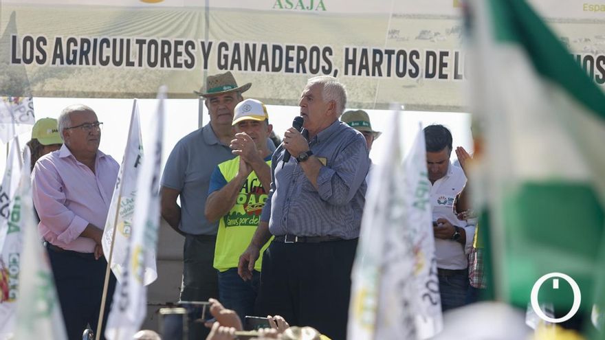 La protesta del sector del campo ante los ministros de la Unión Europea en Córdoba, en imágenes