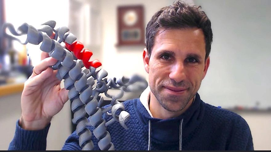 El español que busca antibióticos en los genes de los mamuts