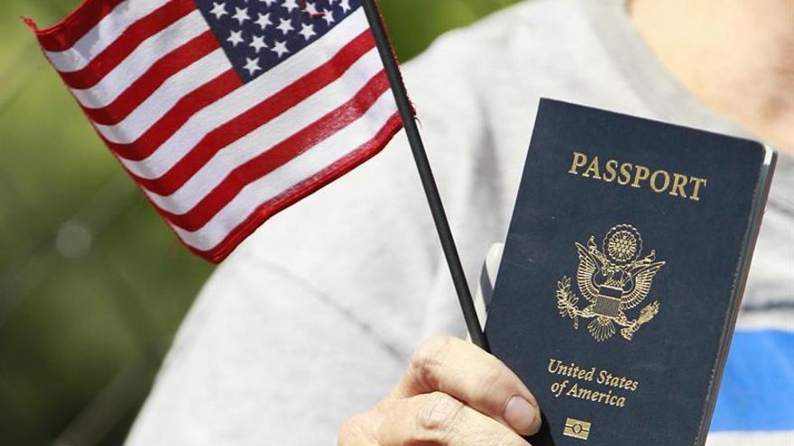 EEUU emite su primer pasaporte con una 'X' en la casilla de género