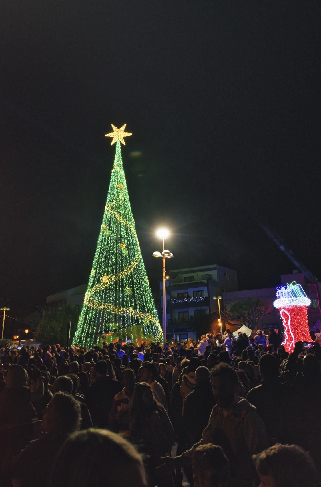 Breña Alta enciende la Navidad con el llamativo ‘Light Night’. MAURO CASTRO