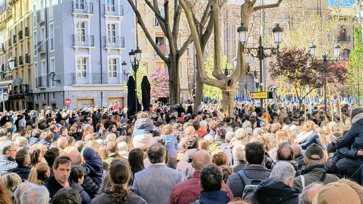 Procesión en la plaza del Justicia.