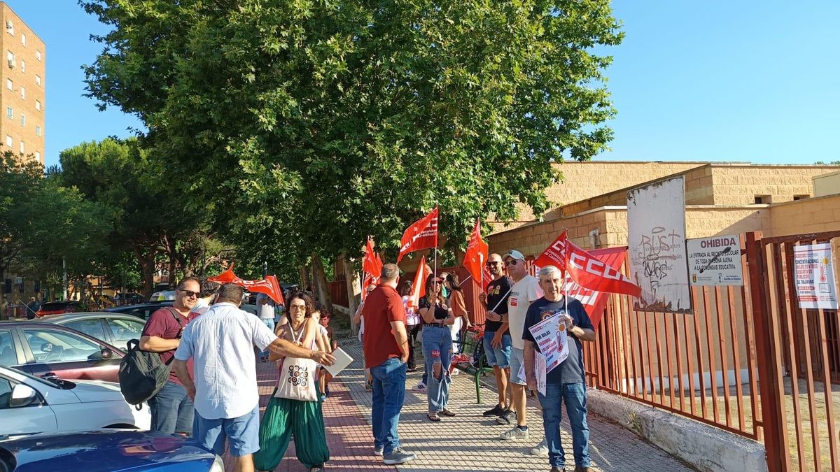 Concentración en Talavera de la Reina exigiendo la climatización de las aulas
