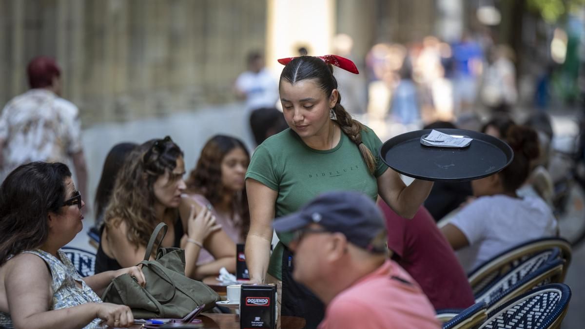 La paradoja de la EPA en Extremadura: el paro cae en 1.700 personas en verano pero se destruyen 3.700 empleos