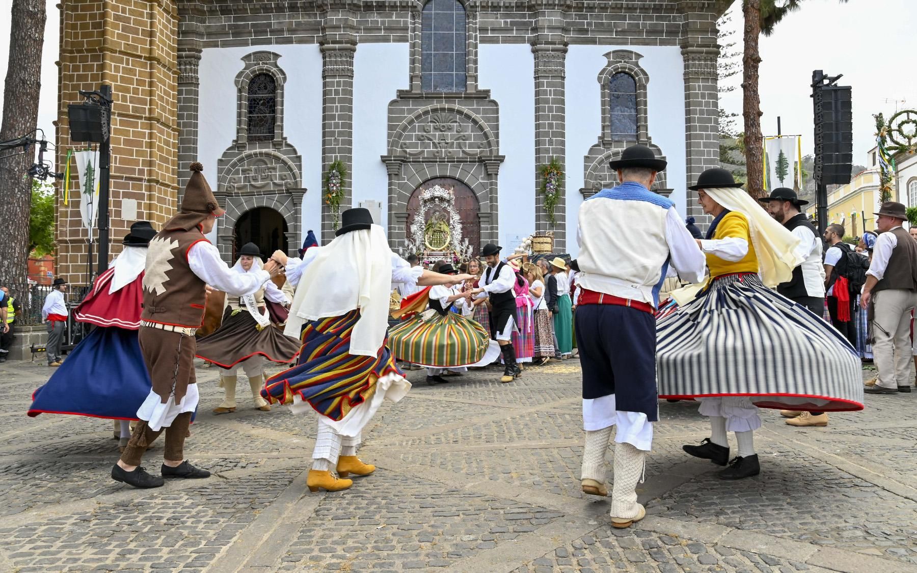 Baile durante las fiestas del Pino en Teror.