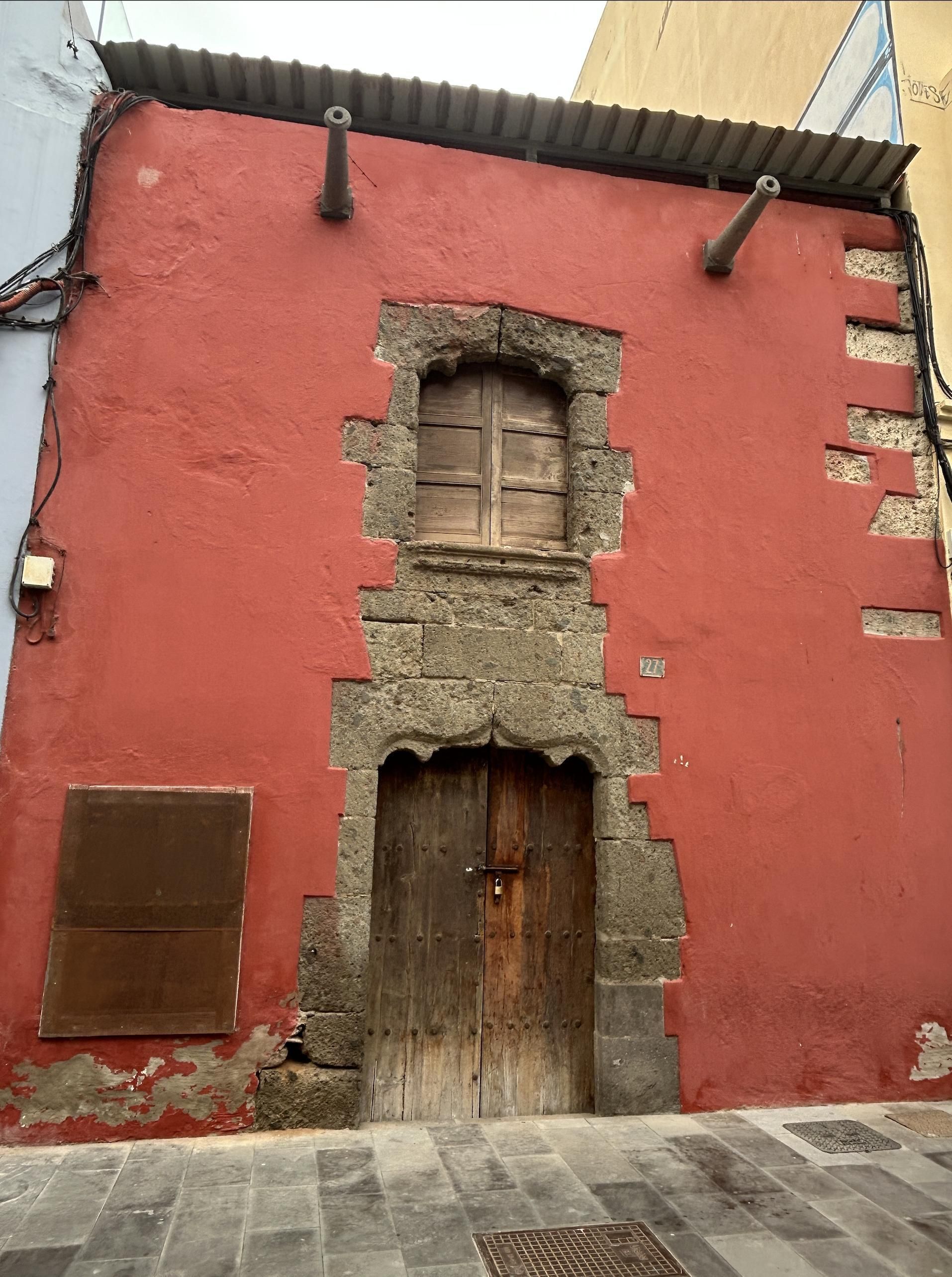 Imagen del emblemático inmueble ubicado en la calle Mendizábal, 27 y avenida Alcalde Días Saavedra, 12, del barrio de Vegueta, en Las Palmas de Gran Canaria.