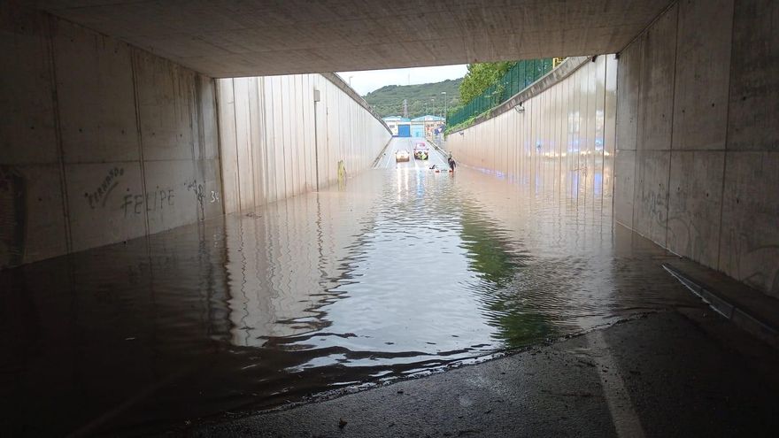 Las fuertes lluvias provocan más de 60 incidencias en La Rioja: inundaciones de garajes y bajos y carreteras anegadas