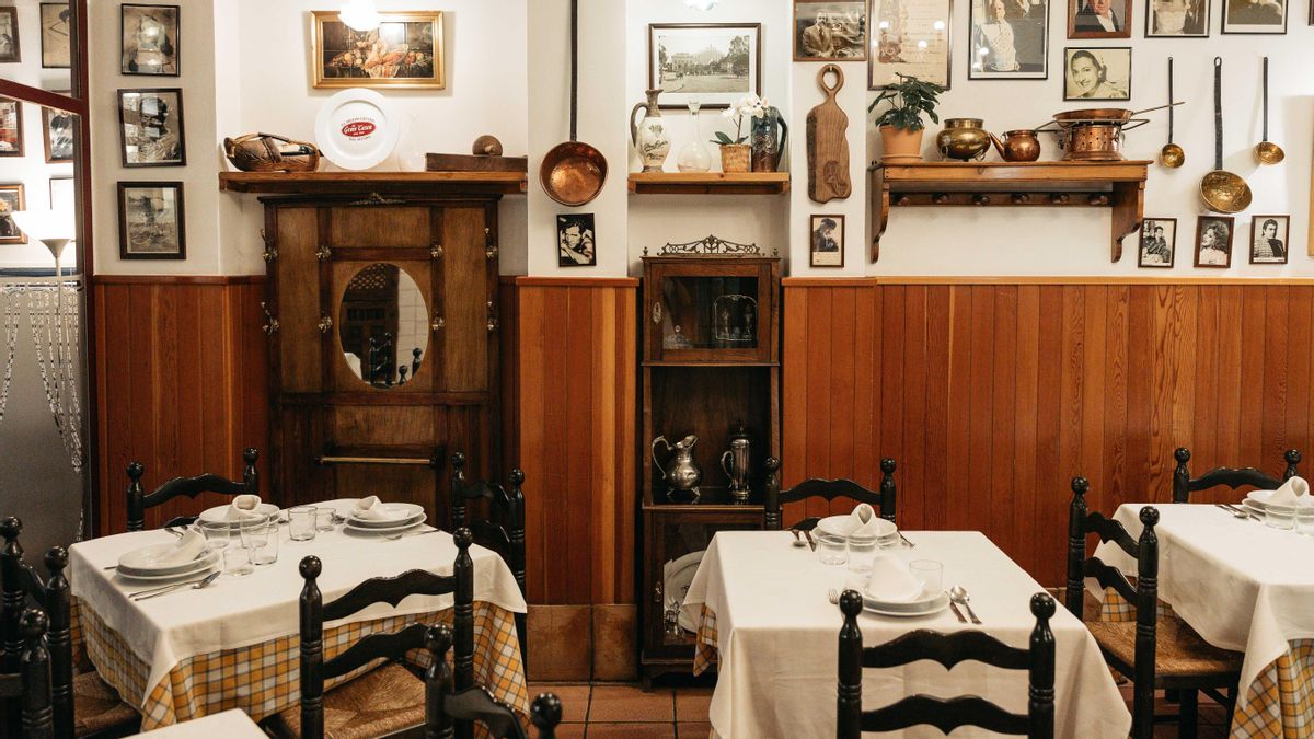 Interior del restaurante La Gran Tasca, un lugar lleno de historia