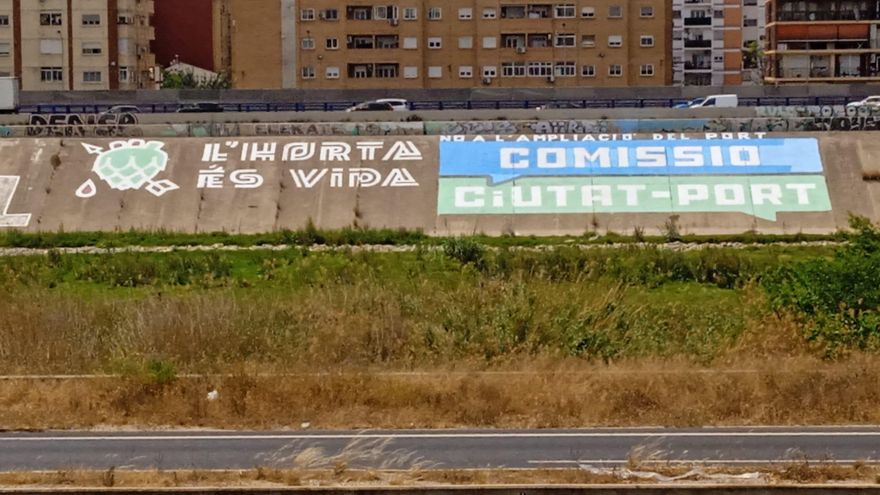 Mural contra la ampliación del Puerto de València y la ZAL.
