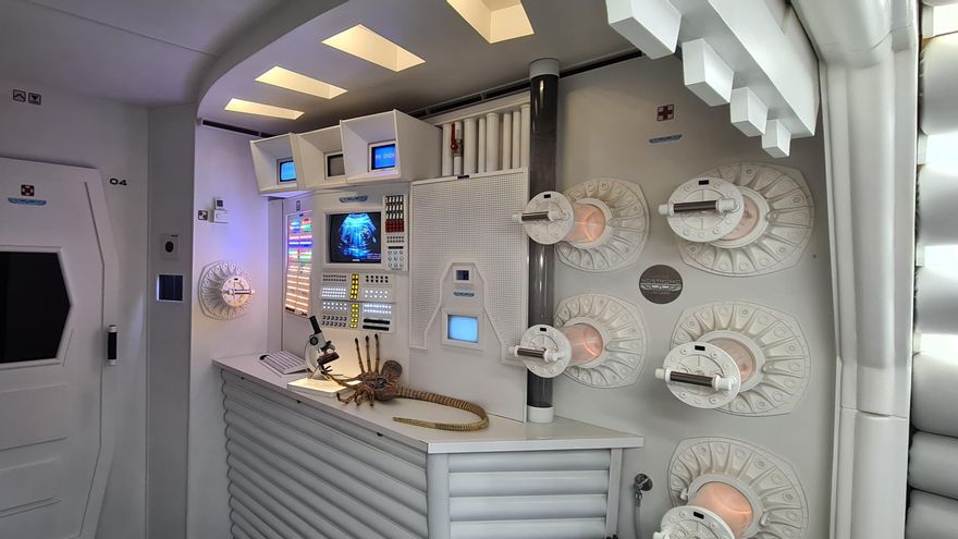 Alien vive en un bajo de 70 metros en Barcelona y busca una casa más grande que acoja también a Depredador