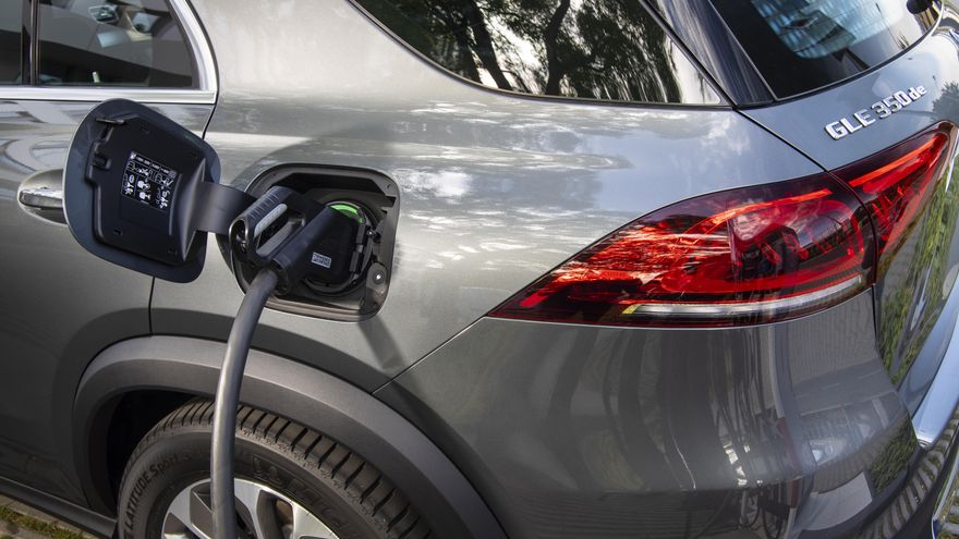El Mercedes GLE 350 de 4Matic ofrece una autonomía eléctrica cercana a las 100 kilómetros.