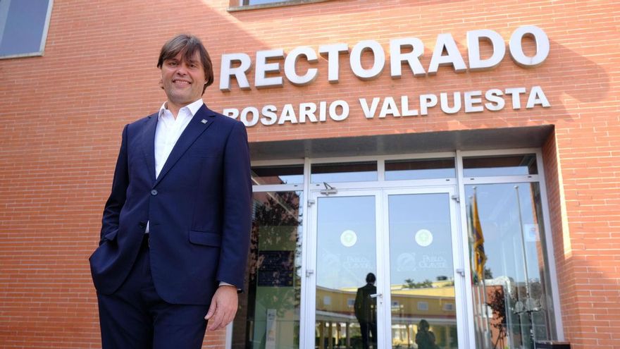 Francisco Oliva, presidente de las universidades públicas andaluzas: "Las privadas no tienen la calidad legalmente necesaria"