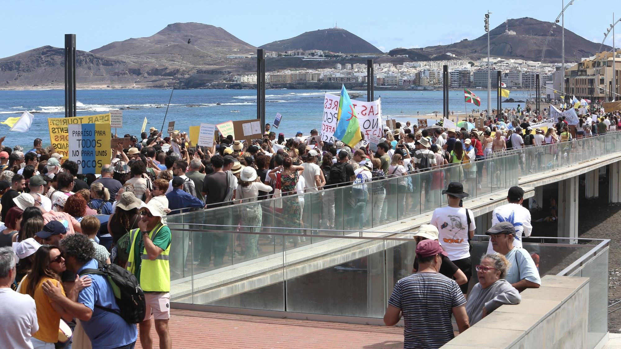 Así se han vivido las manifestaciones bajo el lema 'Canarias tiene unn límite'