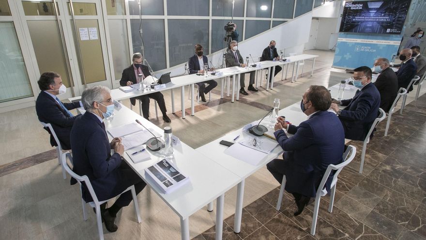 Feijóo justifica ahora la ausencia de mujeres en la sociedad para los fondos europeos con que la composición aún no es definitiva