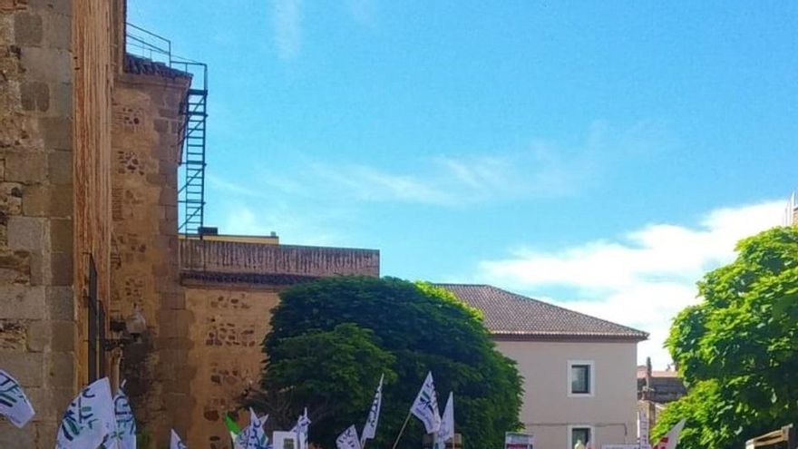 Agentes del medio natural inician una huelga indefinida a la que se unirán los bomberos forestales