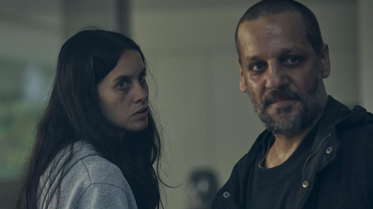 Milena Smit y Rodrigo de la Serna en la serie 'Los sin nombre'