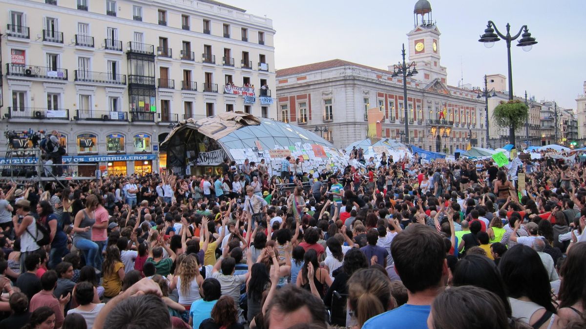 Indignados y militantes de izquierda sientan las bases para crear un bloque social con vocación electoral