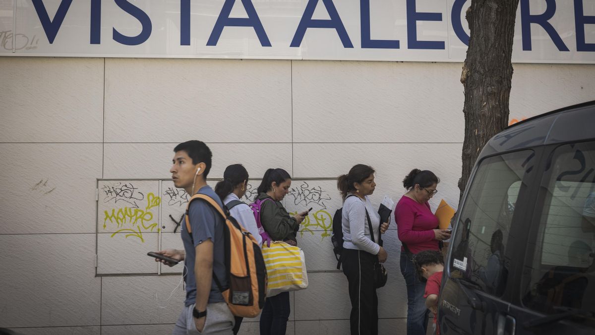 Primeras 24 horas de regularización extraordinaria: 13.500 personas han registrado su petición por vía telemática