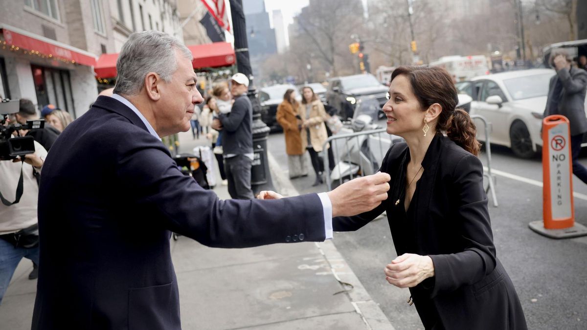 Ayuso defiende su viaje a Nueva York: "Preferimos fomentar las alianzas entre España y EEUU que romper"