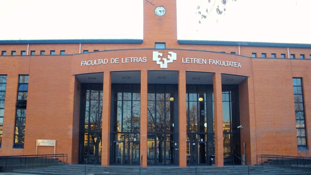 Fachada de la Facultad de Letras del Campus de Vitoria