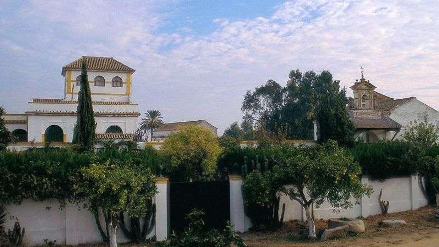 Puerta de entrada al cortijo.