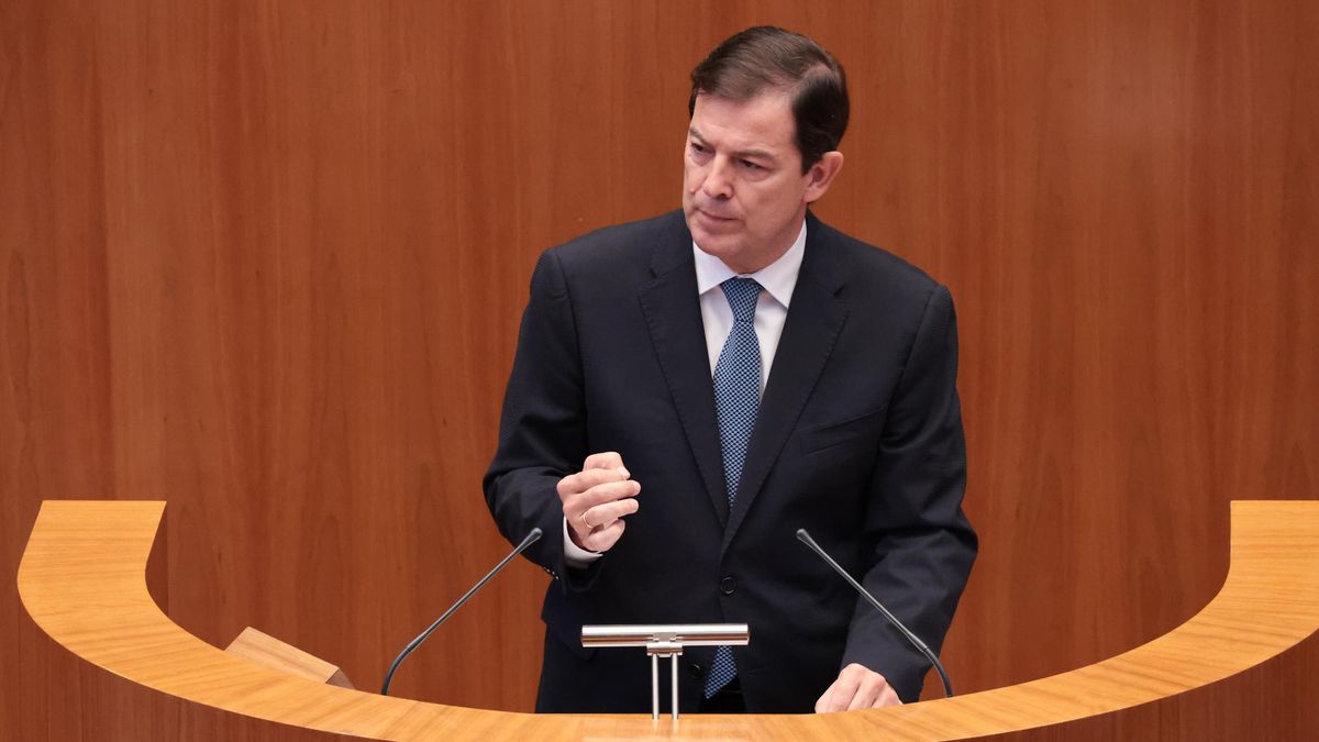 Mañueco justifica su gestión de los incendios porque era una situación "excepcional": "En Castilla y León tenemos un buen operativo"